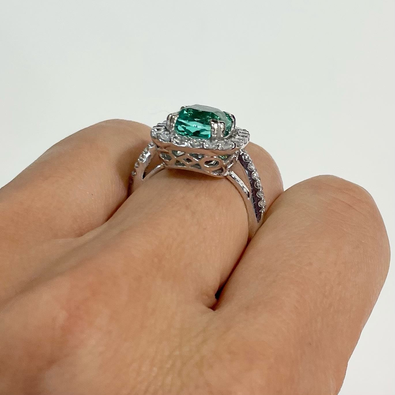 2.69 ct GIA certified Cushion-Cut Colombian Emerald 0.73 ctw Diamond Ring set in 18k gold